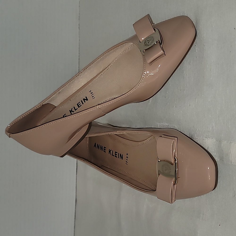 NWOT Anne Klein iflex Collette Tan Patent Leather Casual/Formal Bow Loafer